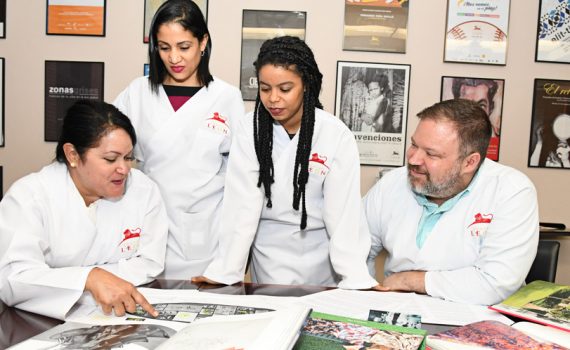 Ser Oscar de la Renta exposición