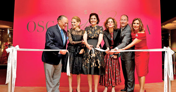 Centro León inaugura exposición Ser Oscar de la Renta