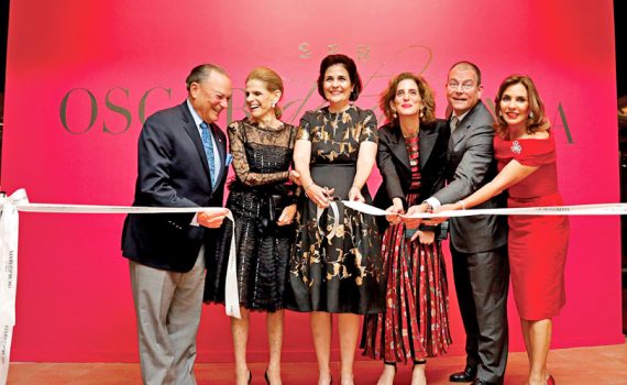 Centro León inaugura exposición Ser Oscar de la Renta